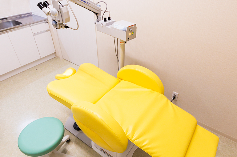 外来手術用顕微鏡・治療台